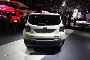 Jeep Renegade Desert Hawk - Salone di Parigi 2016 - 8