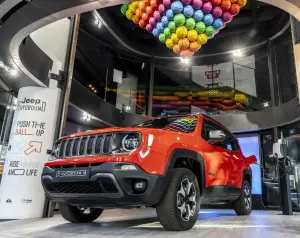 Jeep Renegade Hybrid Plug-in - MotorVillage Champs-Elysees 2019