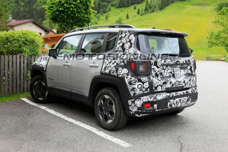 Jeep Renegade MY 2019 foto spia 25 maggio 2018 - 8