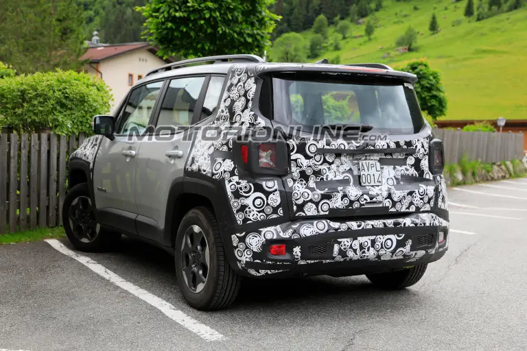 Jeep Renegade MY 2019 foto spia 25 maggio 2018 - 9