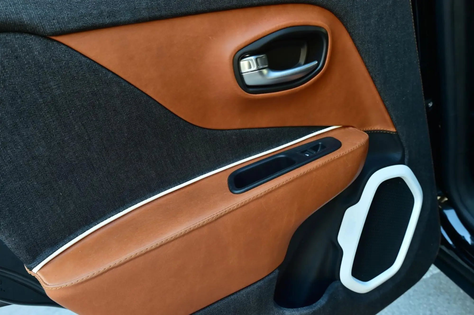 Jeep Renegade personalizzate da Garage Italia Customs - 18