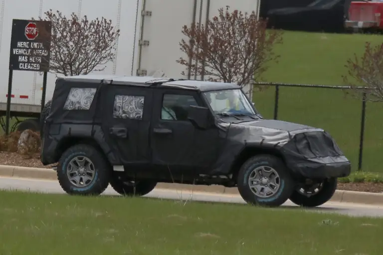 Jeep Wrangler - foto spia maggio 2016 - 2