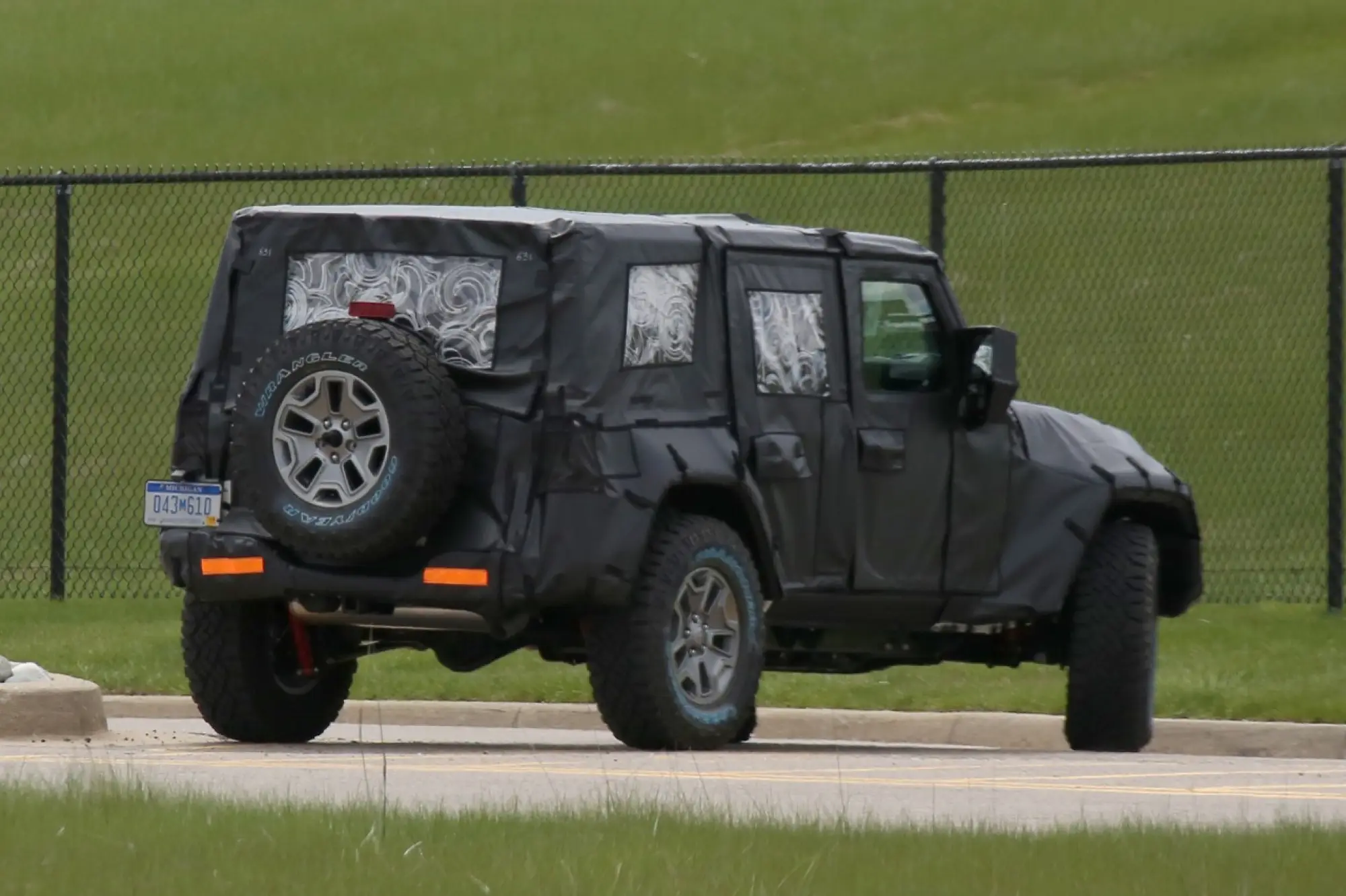 Jeep Wrangler - foto spia maggio 2016 - 7