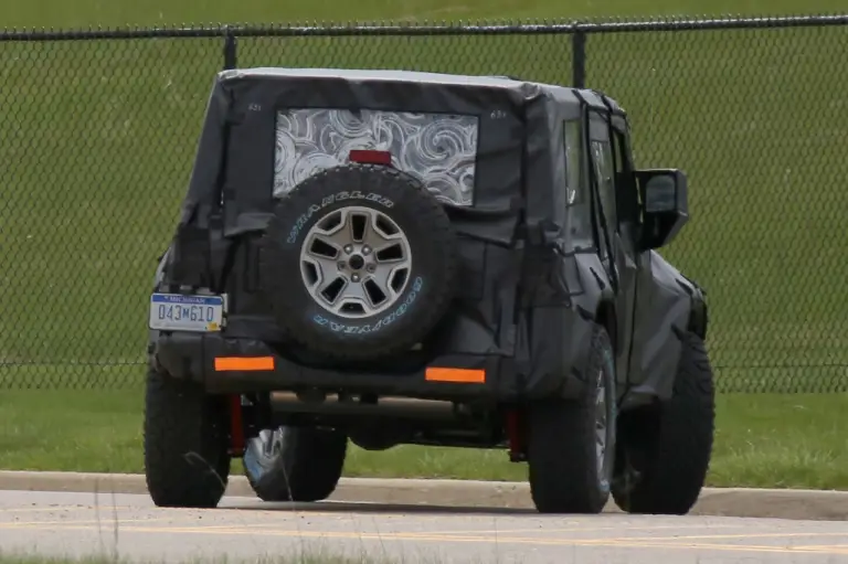 Jeep Wrangler - foto spia maggio 2016 - 8