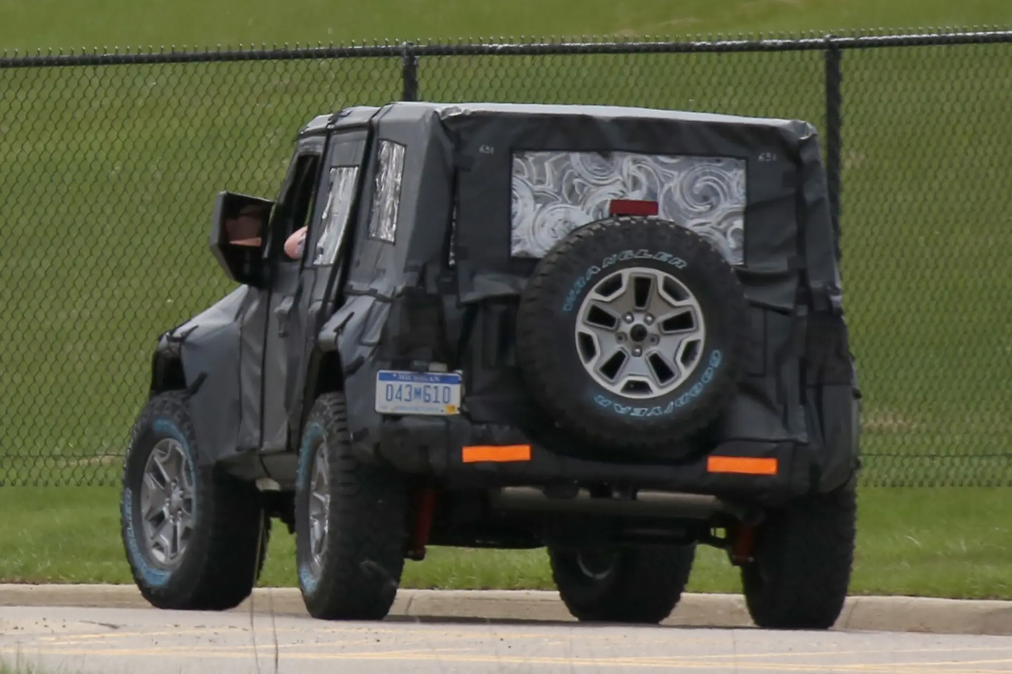 Jeep Wrangler - foto spia maggio 2016 - 9