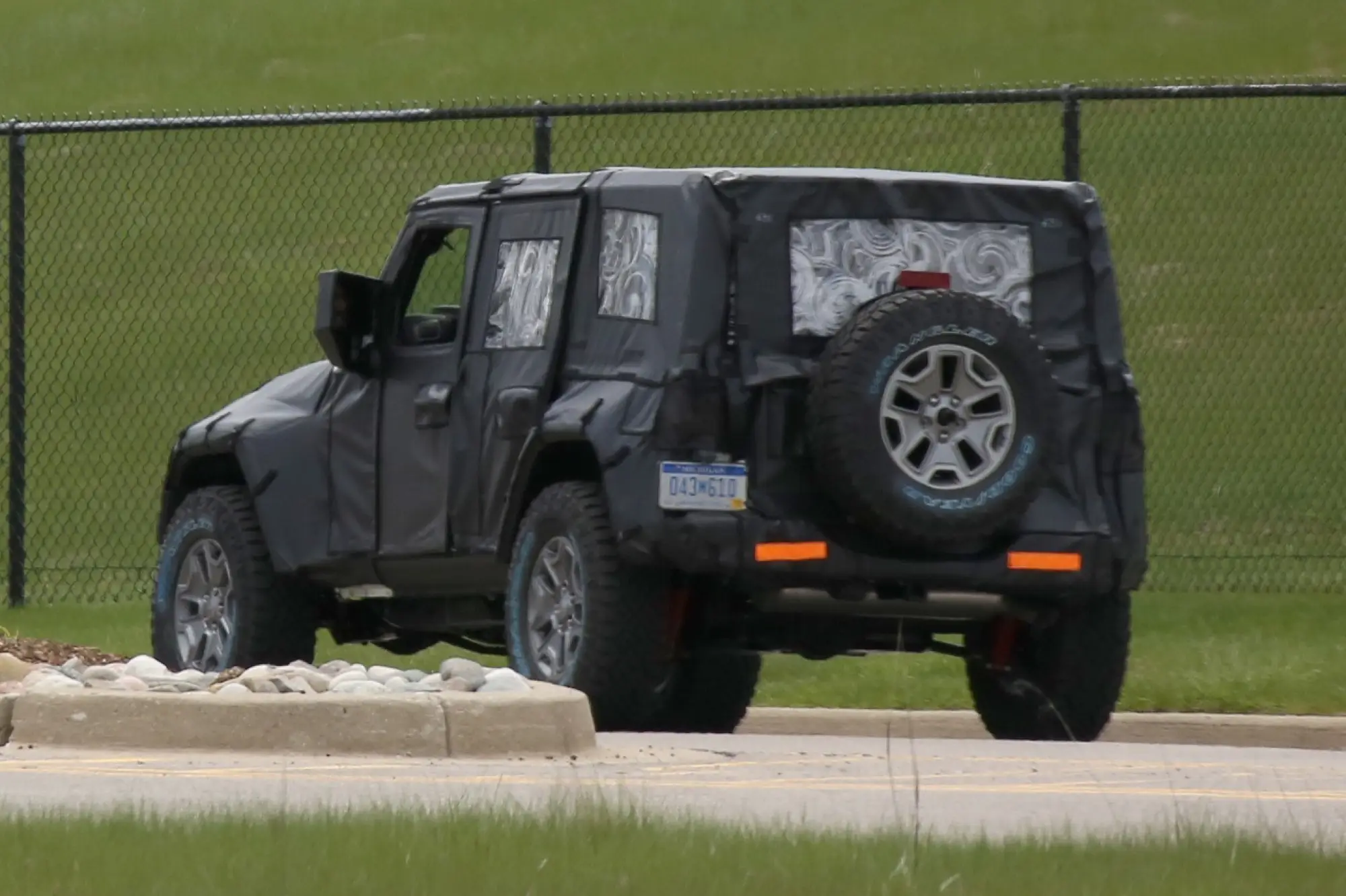 Jeep Wrangler - foto spia maggio 2016 - 11