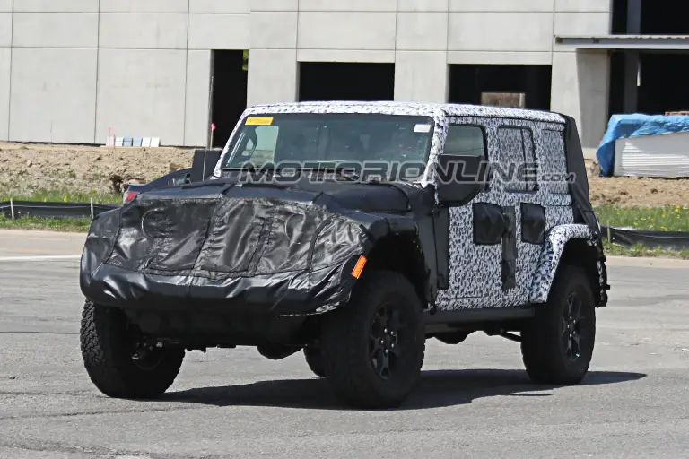 Jeep Wrangler MY 2018 foto spia 11 Maggio 2017 - 7