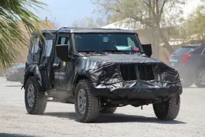 Jeep Wrangler MY 2018 foto spia 29 luglio 2018 - 7