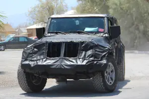 Jeep Wrangler MY 2018 foto spia 29 luglio 2018 - 8