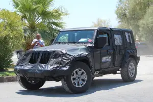 Jeep Wrangler MY 2018 foto spia 29 luglio 2018 - 9