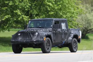 Jeep Wrangler Pick Up foto spia 18 Maggio 2017