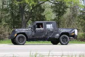 Jeep Wrangler Pick Up foto spia 18 Maggio 2017