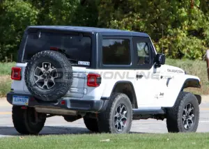 Jeep Wrangler Rubicon con mezze porte - Foto spia 15-10-2020