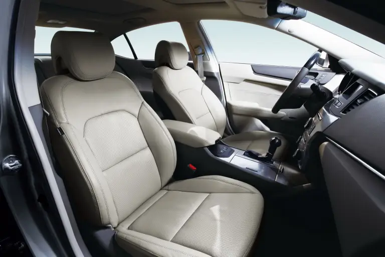 Kia Cadenza 2011 - 11