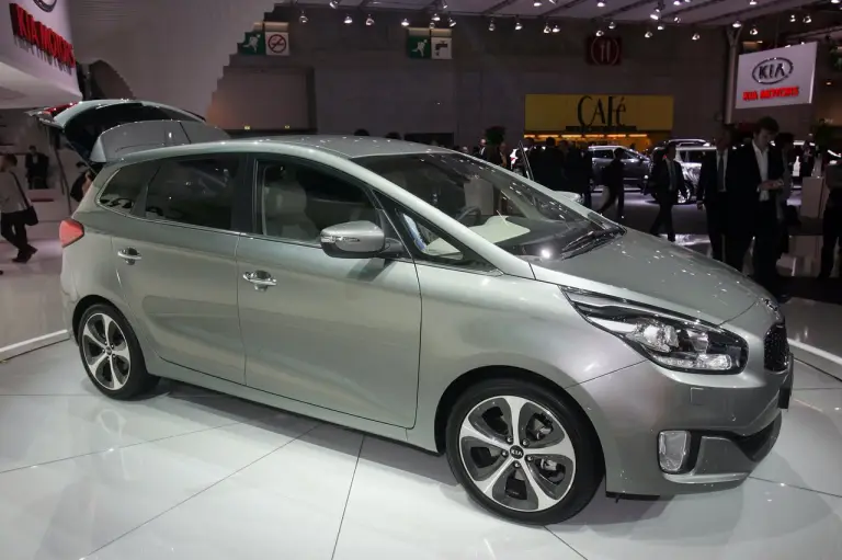 KIA Carens - Salone di Parigi 2012 - 3