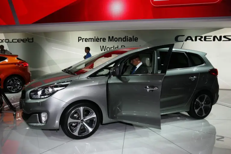 KIA Carens - Salone di Parigi 2012 - 7