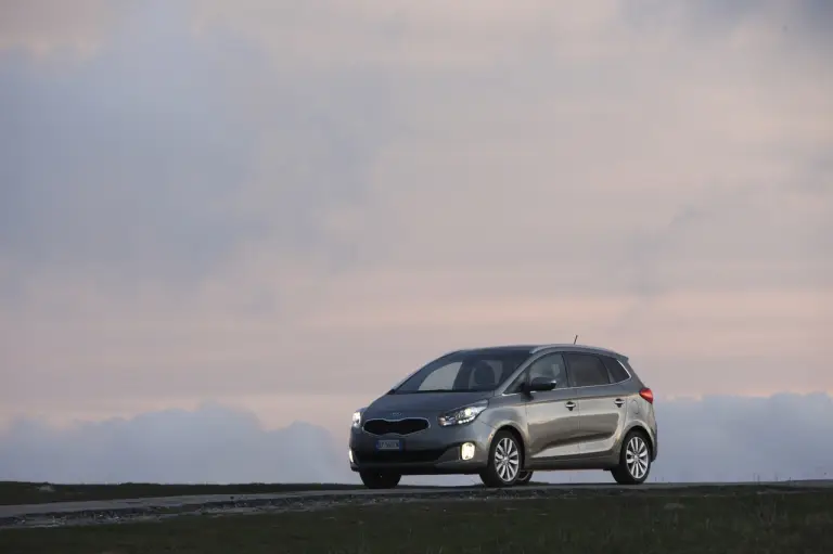 KIA Carens - 4