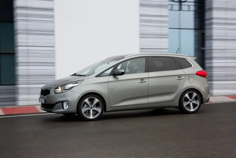 KIA Carens - 10