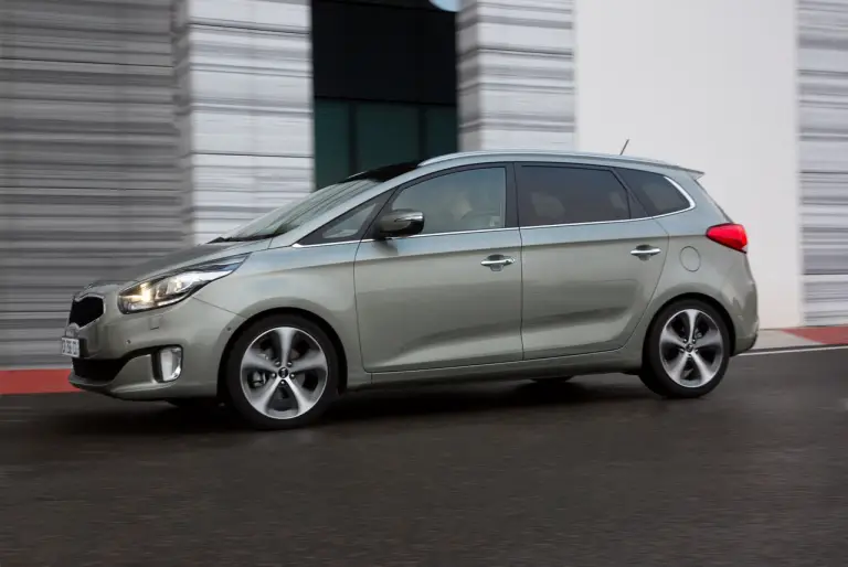 KIA Carens - 11
