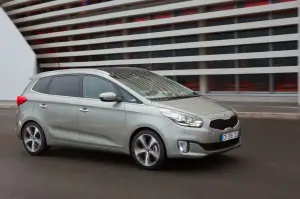 KIA Carens - 12