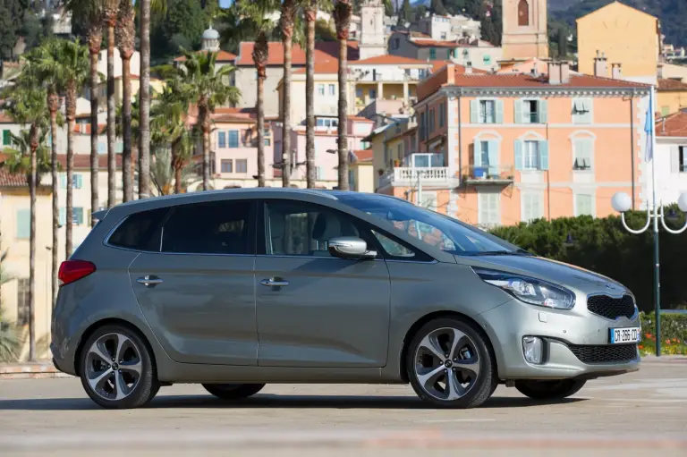 KIA Carens - 26