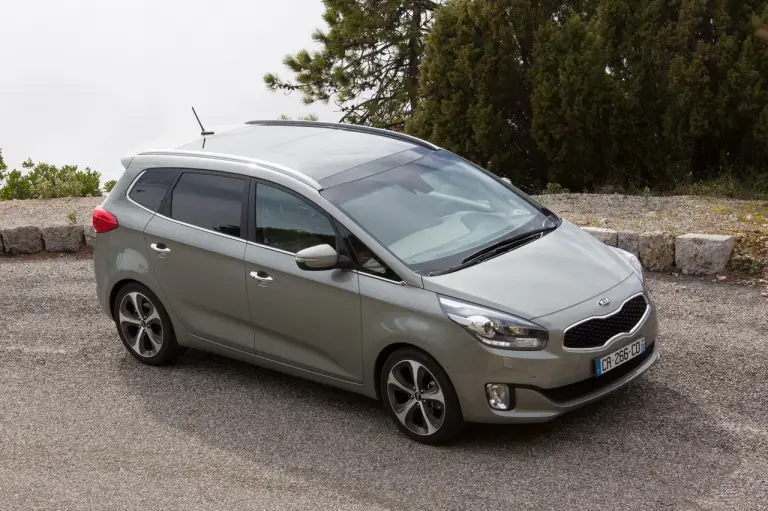 KIA Carens - 28