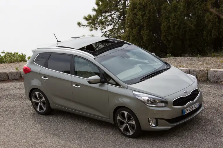 KIA Carens - 29