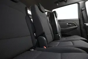 KIA Carens - 32