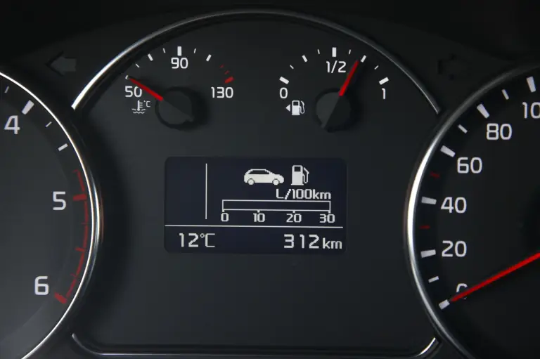 KIA Carens - 34