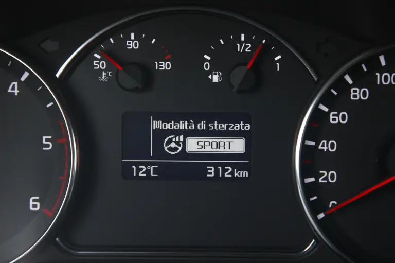 KIA Carens - 36