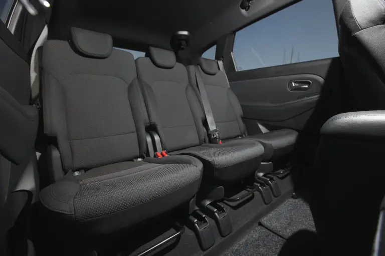 KIA Carens - 1