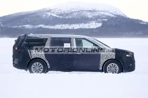 Kia Carnival - Foto spia 12-2-2020
