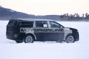Kia Carnival - Foto spia 12-2-2020