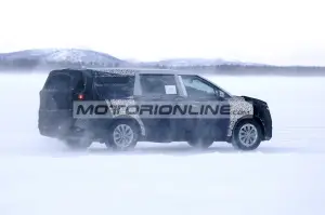 Kia Carnival - Foto spia 12-2-2020