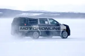 Kia Carnival - Foto spia 12-2-2020