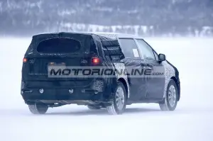 Kia Carnival - Foto spia 12-2-2020