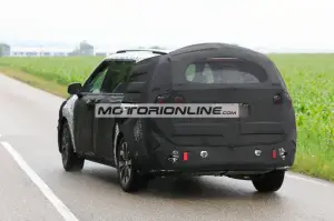 Kia Carnival - Foto spia 18-6-2020