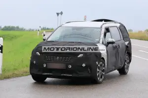 Kia Carnival - Foto spia 18-6-2020