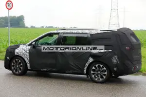 Kia Carnival - Foto spia 18-6-2020