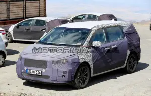 Kia Carnival MY 2018 - Foto spia 31-08-2017