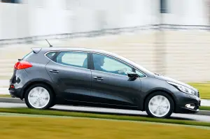 Kia Ceed 2012 nuove foto ufficiali