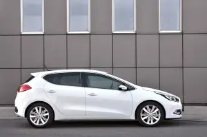 Kia Ceed 2012 nuove foto ufficiali