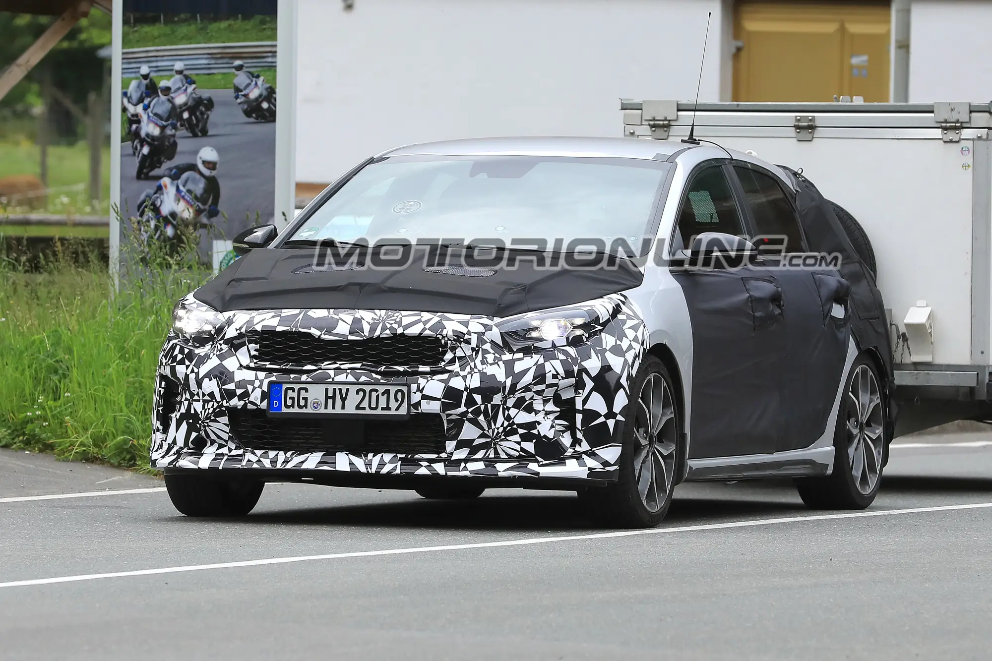 Kia Ceed GT foto spia 6 giugno 2018 - 2