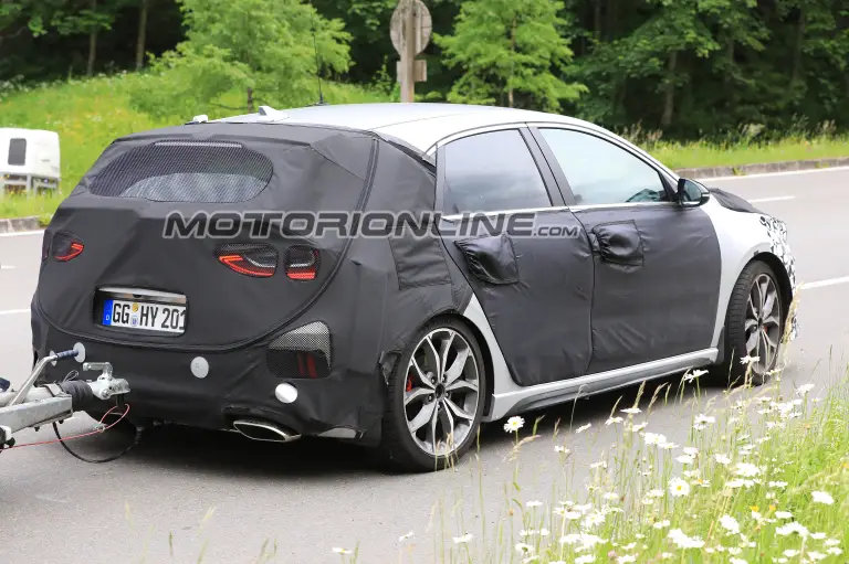 Kia Ceed GT foto spia 6 giugno 2018 - 8