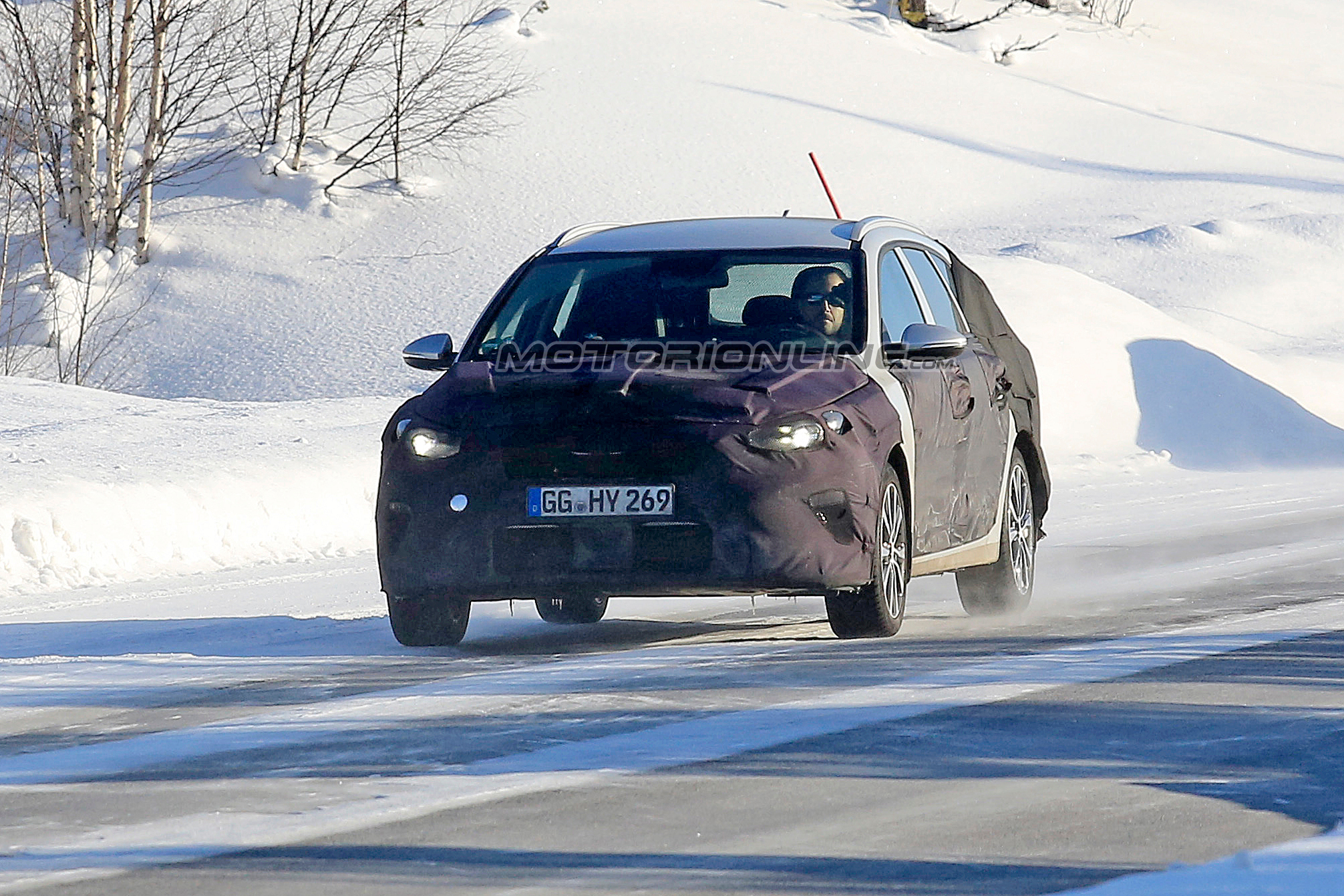 Kia Ceed Sportswagon foto spia 1 marzo 2018