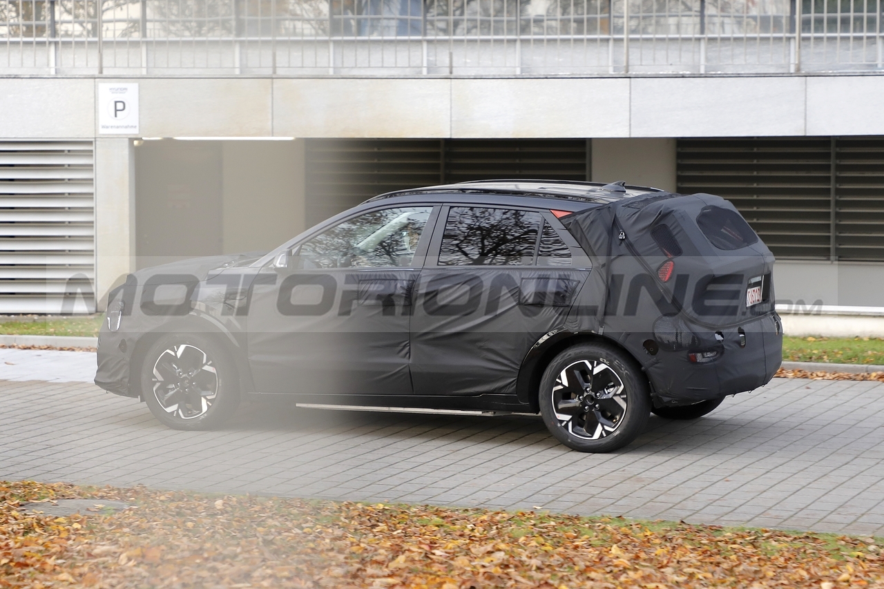 Kia e-Niro 2022 - Foto Spia 15-11-2021