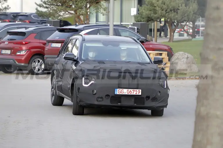 Kia e-Niro 2022 - Foto Spia 15-11-2021 - 2