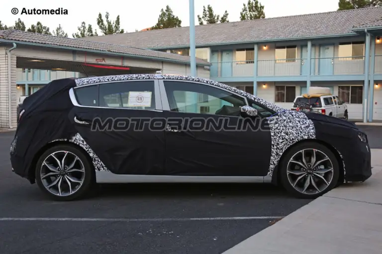 Kia Forte, Forte Koup, Forte5 MY 2017 - Foto spia 20-08-2015 - 11