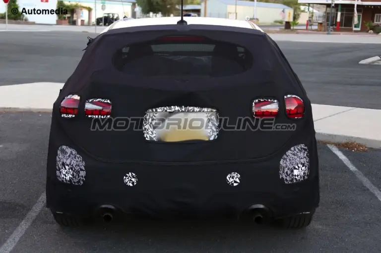 Kia Forte, Forte Koup, Forte5 MY 2017 - Foto spia 20-08-2015 - 14