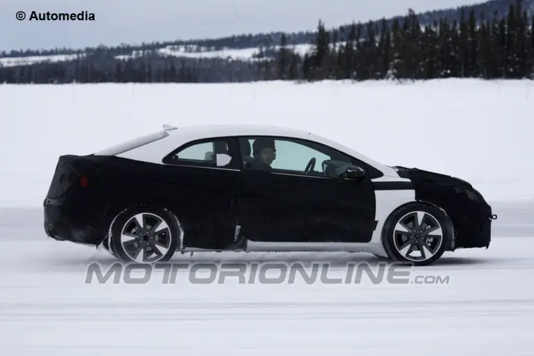 Kia Forte Koup 2014 - Foto spia 23-02-2013 - 3